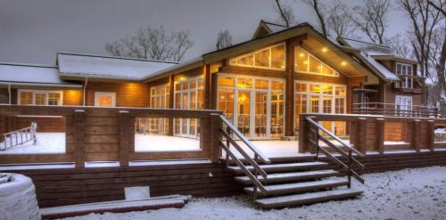 Какие преимущества имеет технология сборки из клеёного бруса по сравнению с традиционными методами строительства. Основные преимущества домов из клееного бруса