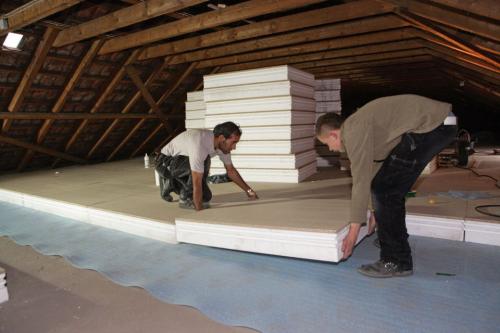 Чем лучше утеплить потолок частного дома с чердака. Как утеплить потолок со стороны чердака
