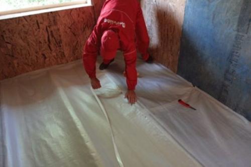 Чем лучше накрыть ламинат во время ремонта. Как защитить ламинат от попадания краски? 03 Чем лучше накрыть ламинат во время ремонта. Как защитить ламинат от попадания краски? 03