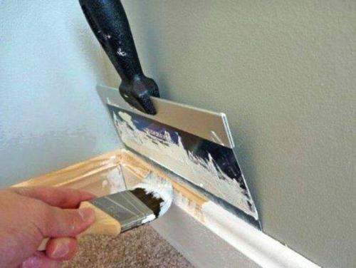 Чем закрыть пол при покраске стен. Как защитить плинтусы от потеков во время окраски стен