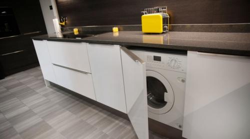 Как выбрать прачечную машину для кухни. Встроенная стиральная машина на кухне: плюсы, минусы и выбор