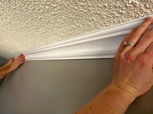 Чем закрыть пол при покраске стен. Как защитить плинтусы от потеков во время окраски стен