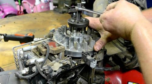 Как разобрать бензиновый триммер. Ремонт газонокосилок и триммеров