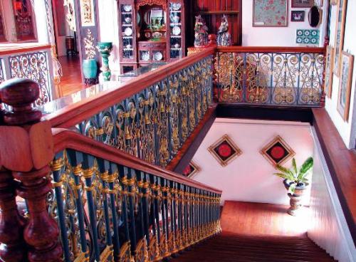 Чем закрыть во время ремонта. Защита межкомнатных дверей 05