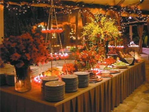 Осенний стол в школе. Цветовые решения для осеннего декора стола