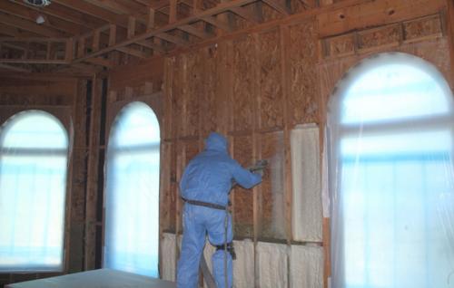 Какие виды тренингов и обучения необходимы для работы с оборудованием для напыления ППУ и полимочевины