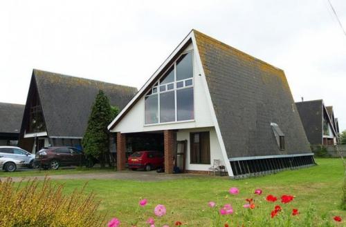 Двускатная крыша с разными скатами. Для чего делают разные скаты