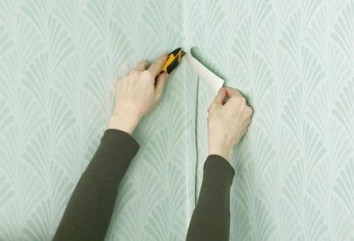 Как сделать оклейку на углу. Ровные углы