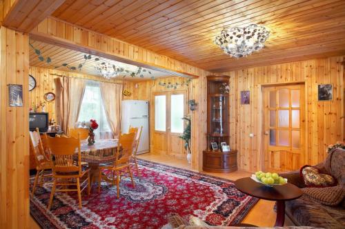 Какие материалы можно использовать для отделки деревянного дома. Вагонка