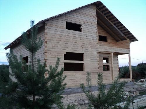 Дом из бруса естественной влажности: преимущества и недостатки 01