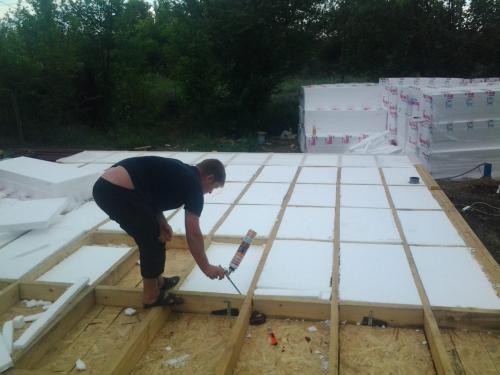 Утепление потолка пенопластом в деревянном доме. Особенности монтажа пенопласта на деревянные потолки