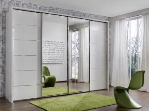 Сочетание стилей: как сделать гардероб серым с белыми фасадами 04