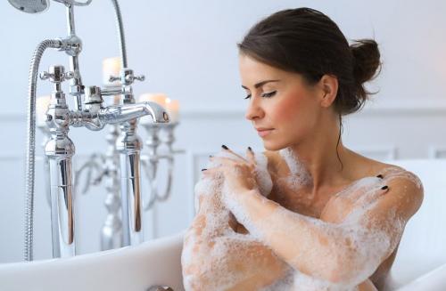 Как выбрать и установить смеситель и сантехнику в ванной. Эксперт рассказал, какие параметры нужно учесть при выборе надёжного смесителя и в чём разница между сантехникой для ванной и кухни