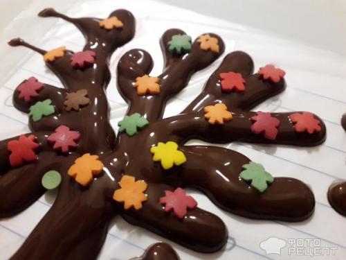 Как можно создать осенний декора в стиле Шоколад. Рецепт: Украшения из шоколада для оформления тортов и пирожных - Шоколадные деревья с разноцветными листьями.