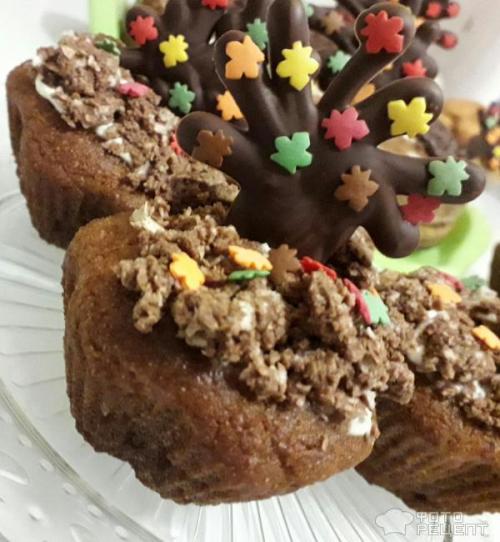 Как можно создать осенний декора в стиле Шоколад. Рецепт: Украшения из шоколада для оформления тортов и пирожных - Шоколадные деревья с разноцветными листьями.