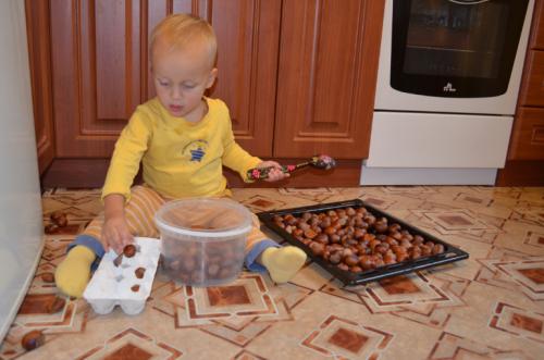 Какие осенние игры и развлечения можно организовать в доме. 13 вариантов того, чем занять ребенка тёмными осенними вечерами.