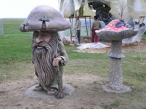 Какие краски выбрать для работы с гипсовыми фигурками. Правила выбора и разновидности красок для садовых фигур 04