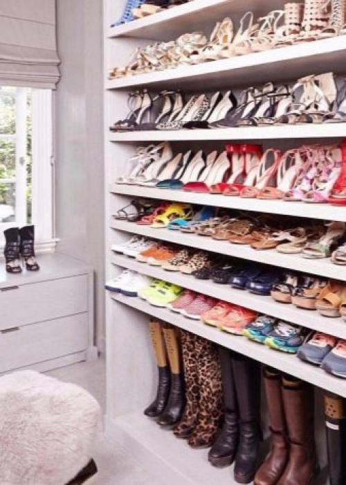 Обустройство гардеробной в спальне небольшого размера. Особенности зонирования и выбор места 23