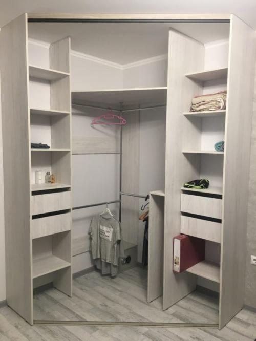 Проект гардеробной 2х2. Дизайн гардеробной комнаты 2 кв. м с реальными фото-идеями