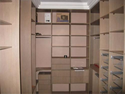 Проект гардеробной 2х2. Дизайн гардеробной комнаты 2 кв. м с реальными фото-идеями