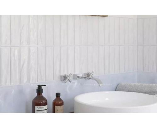 Какие материалы наиболее подходящие для ремонта ванной комнаты на 2 кв.м. 11 лучших отделочных материалов для ванной комнаты — 2024