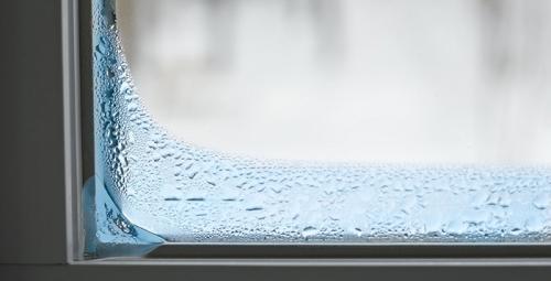 Потеют окна в квартире изнутри, что делать. Почему потеют окна – причины и их устранение