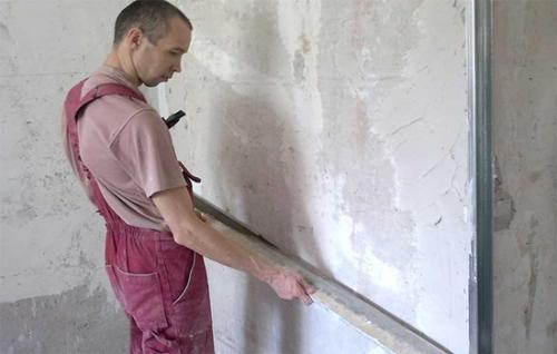 Материалы для выравнивания стен под обои. Штукатурные составы