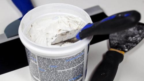 Подготовка стен под обои после старых. Подготовка стен к поклейке обоев: подробная инструкция с фото и описанием всех этапов