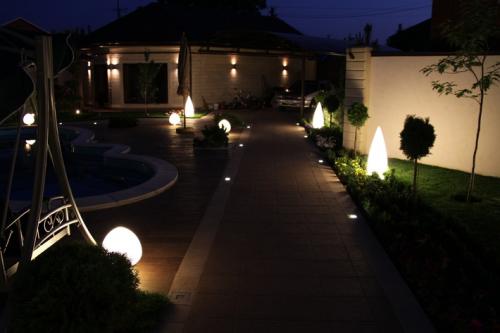 Как использовать светильники для украшения маленького участка. Освещение в ландшафтном дизайне