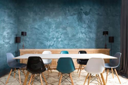 Фактурная краска на неровные стены. Особенности фактурной краски