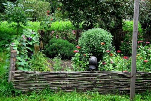 Можно ли сделать садовый декор своими руками. Функциональный декор