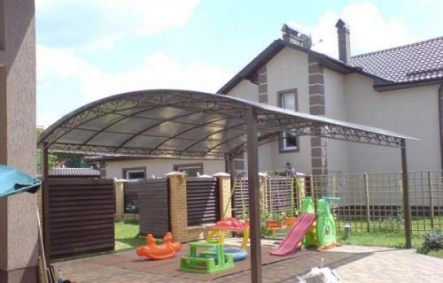 Сколько стоит сделать навес во дворе. Навес во дворе частного дома из поликарбоната и других материалов (250 ФОТО ИДЕЙ) – Красивый вид, удобство и практичность