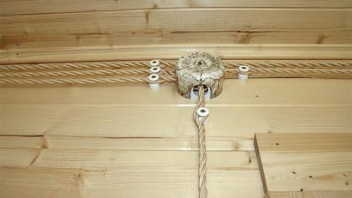 Делаем электропроводку в деревянном доме своими руками. Варианты прокладки электропроводки в деревянном доме 01 Делаем электропроводку в деревянном доме своими руками. Варианты прокладки электропроводки в деревянном доме 01