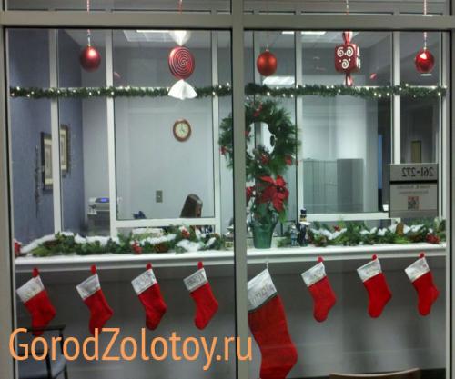 Как украсить кабинет на Новый год. Как украсить офис на Новый год и Рождество 2022