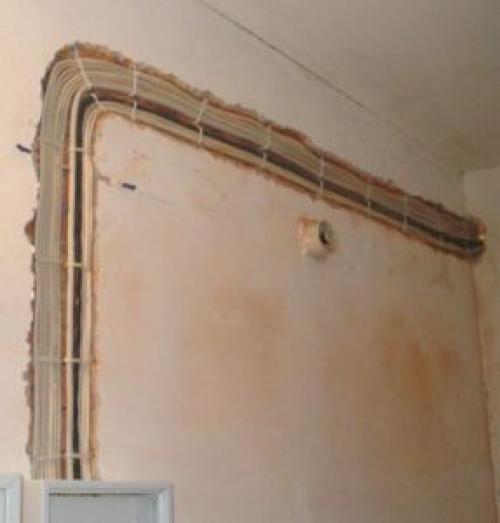 Проводка в плинтусе в деревянном доме. Монтаж электропроводки, что необходимо знать?