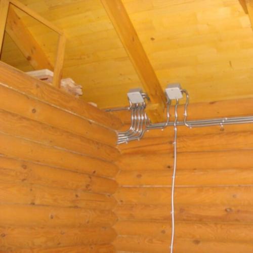 Красивая проводка в деревянном доме. Виды проводки в деревянных домах