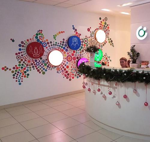 Как украсить стойку ресепшн к Новому году. Как украсить ресепшн к Новому году: фото вариантов оформления