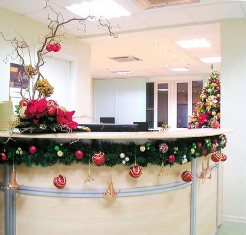Как украсить стойку ресепшн к Новому году. Как украсить ресепшн к Новому году: фото вариантов оформления