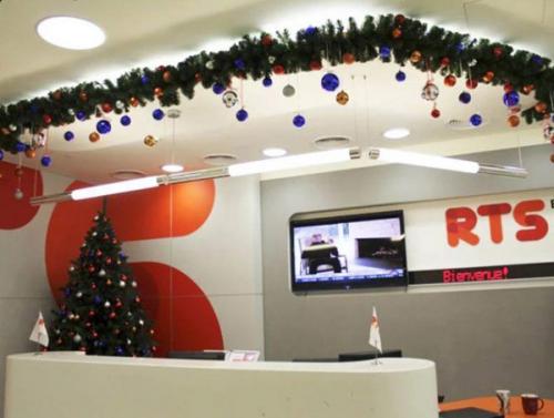 Как украсить стойку ресепшн к Новому году. Как украсить ресепшн к Новому году: фото вариантов оформления