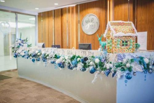 Как украсить стойку ресепшн к Новому году. Как украсить ресепшн к Новому году: фото вариантов оформления