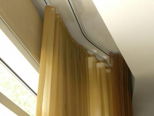 Какие материалы используются для изготовления карнизов для штор потолочных. Виды потолочных карнизов для штор