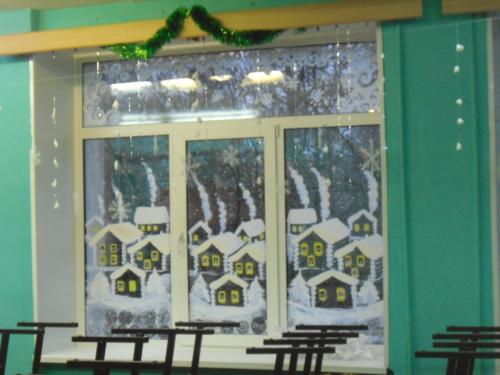 Как украсить офис к Новому году 2022 своими руками. Украшения для стен и потолка 24