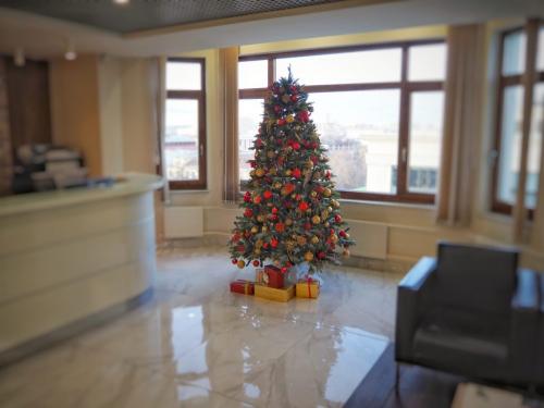 Как украсить офис из подручных материалов. Офис своими руками: как красиво и оригинально украсить его на Новый 2021 год