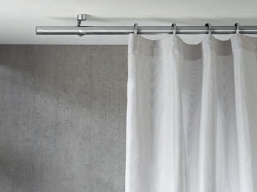 Какие материалы чаще всего используются для изготовления потолочных карнизов. Какой карниз для штор лучше повесить