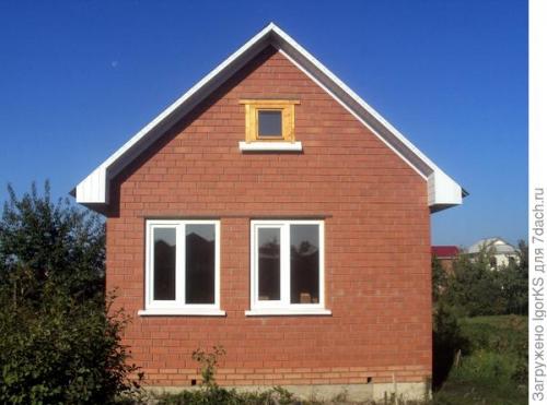 Как быстро и просто выровнять карниз, если он оказался кривым. Как дополнительно обеспечить ровность линий карниза дома на фронтонах