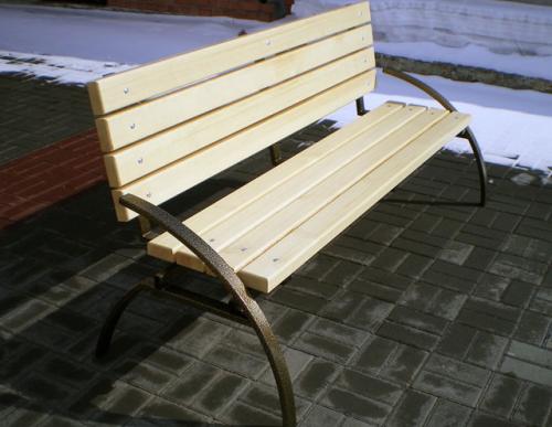 Как использовать скамейку из профильной трубы в разных условиях. Скамейки из металла и дерева