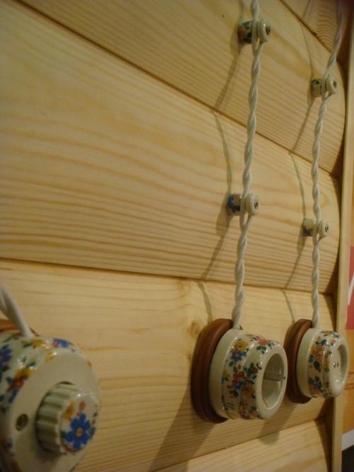 Ретро проводка в деревянном доме: расчет параметров, проектирование, монтаж и подбор винтажных элементов. 165 фото стильных идей