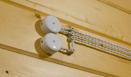 Электропроводка на даче в деревянном доме. Какой кабель использовать для проводки в деревянном доме: виды проводки и основные правила безопасности